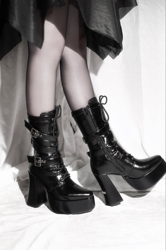 Bottes à plateforme à bout carré et brides croisées inversées