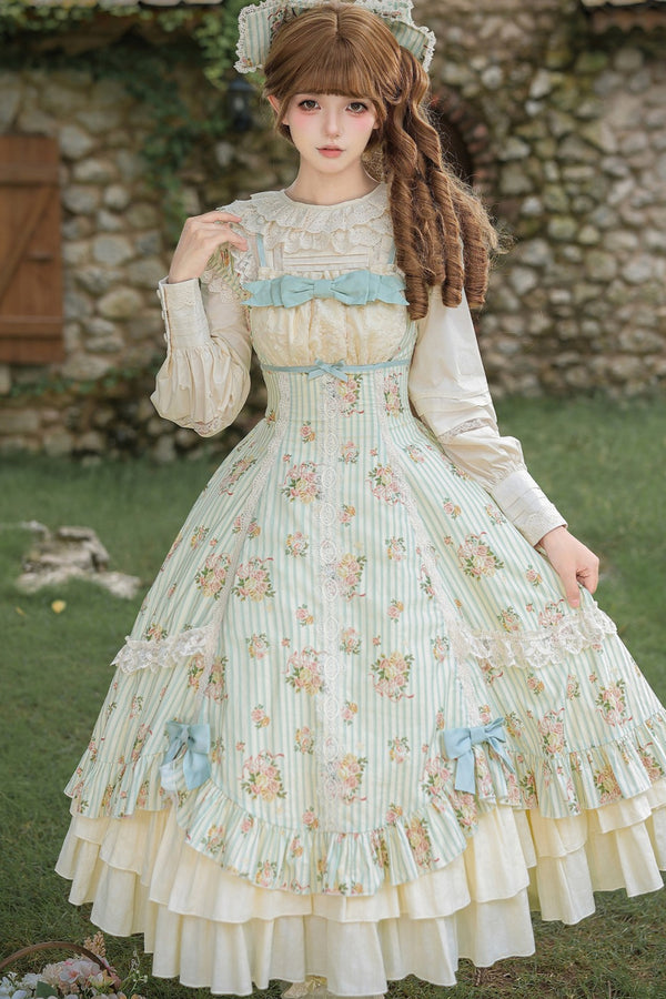 Conjunto coordinado de vestido con estampado de rosas y falda de doble volante