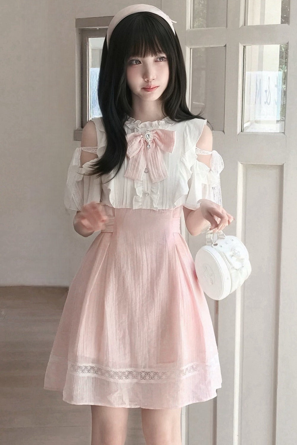 Rosa-weißes schulterfreies Kleid im Lagenlook