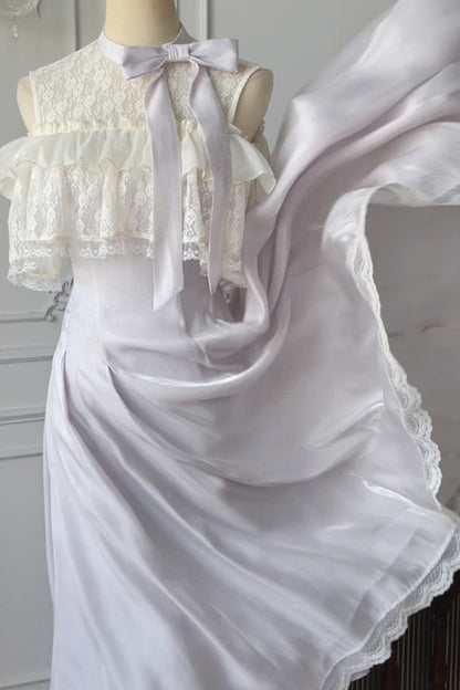 Langes schulterfreies Spitzenkleid