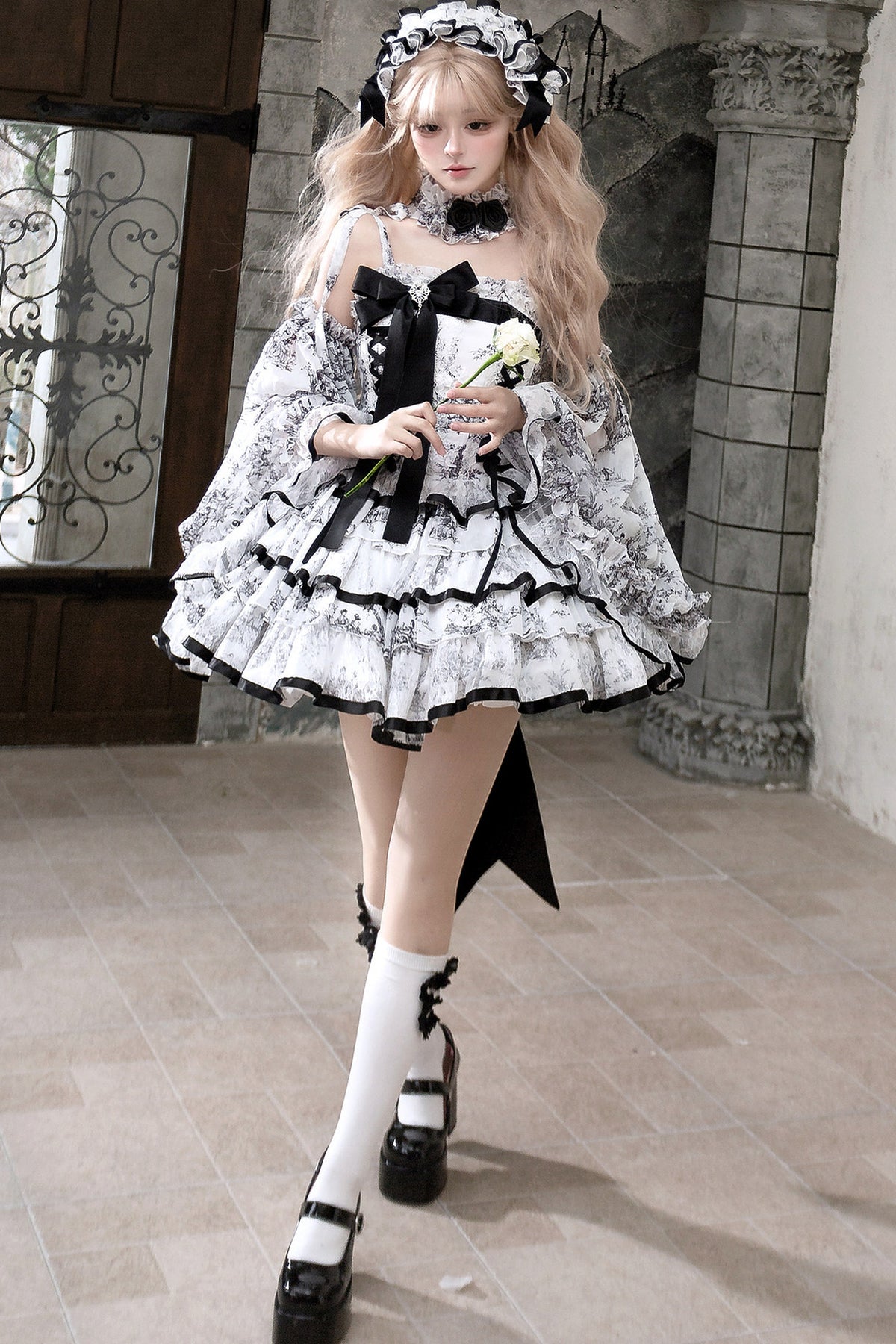 Lolita-Kleid mit Tuschewaschung und Fischgrätenmuster