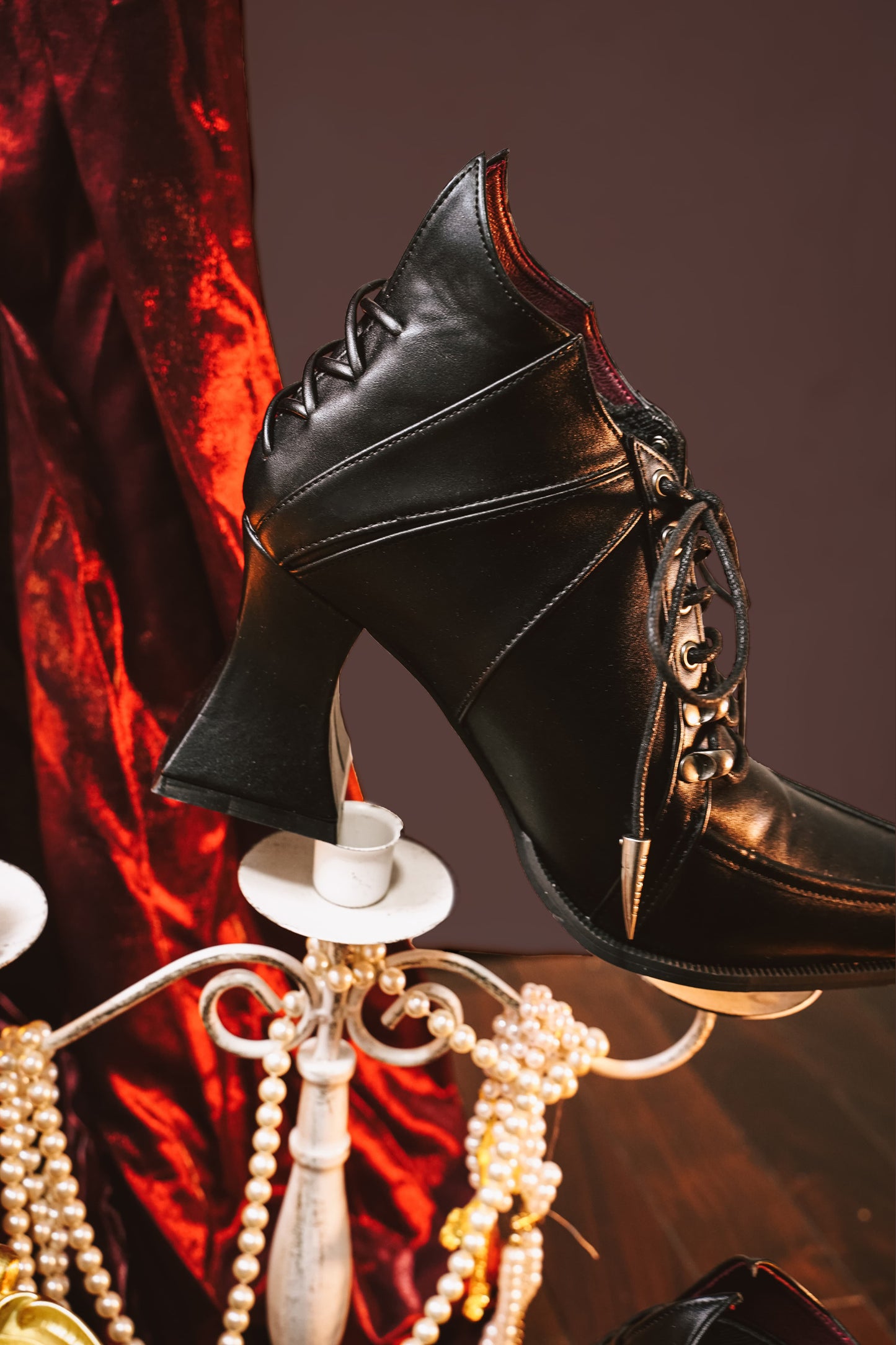 Bottines gothiques vampire à talon verre à vin