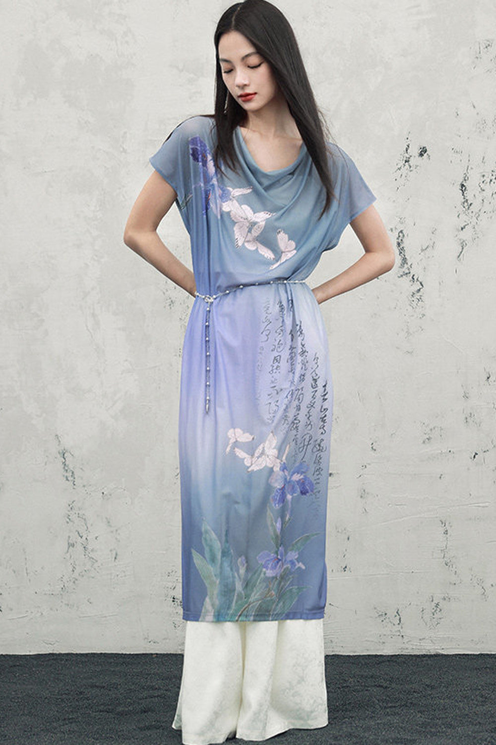 Blaues Oberteil im China-Stil mit Farbverlauf