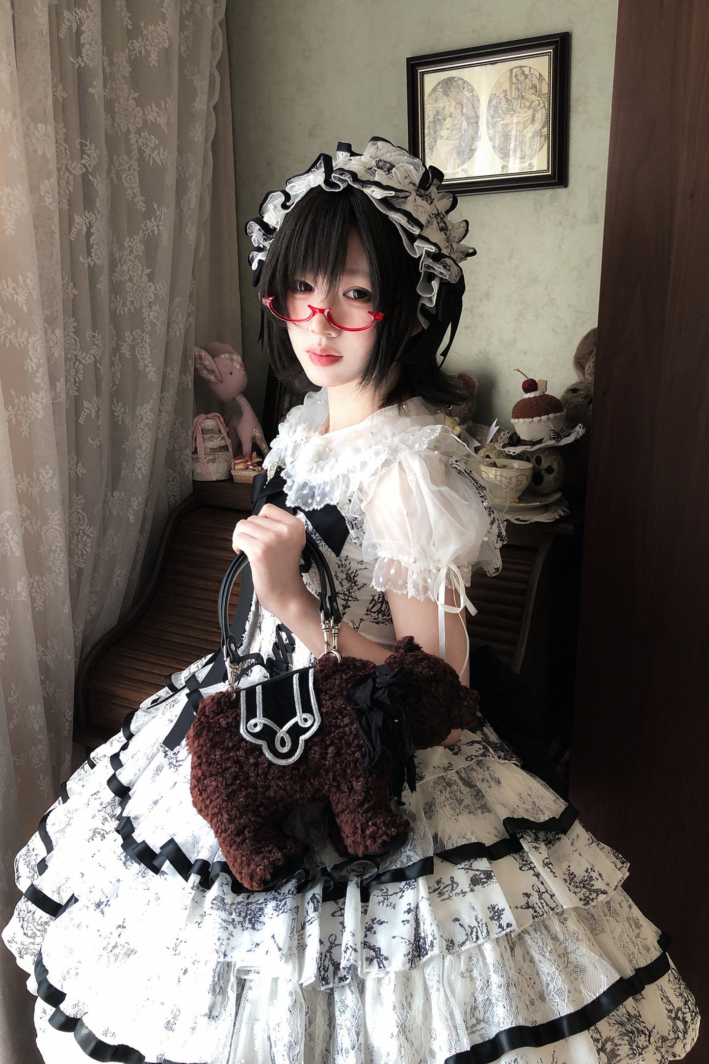 Lolita-Kleid mit Tuschewaschung und Fischgrätenmuster