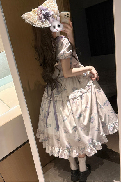 Kleid mit pastoralem Blumenprint und Bubikragen