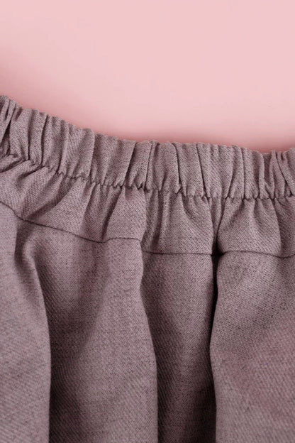 Conjunto de camisa con estampado de conejo y pantalones bombacho grises