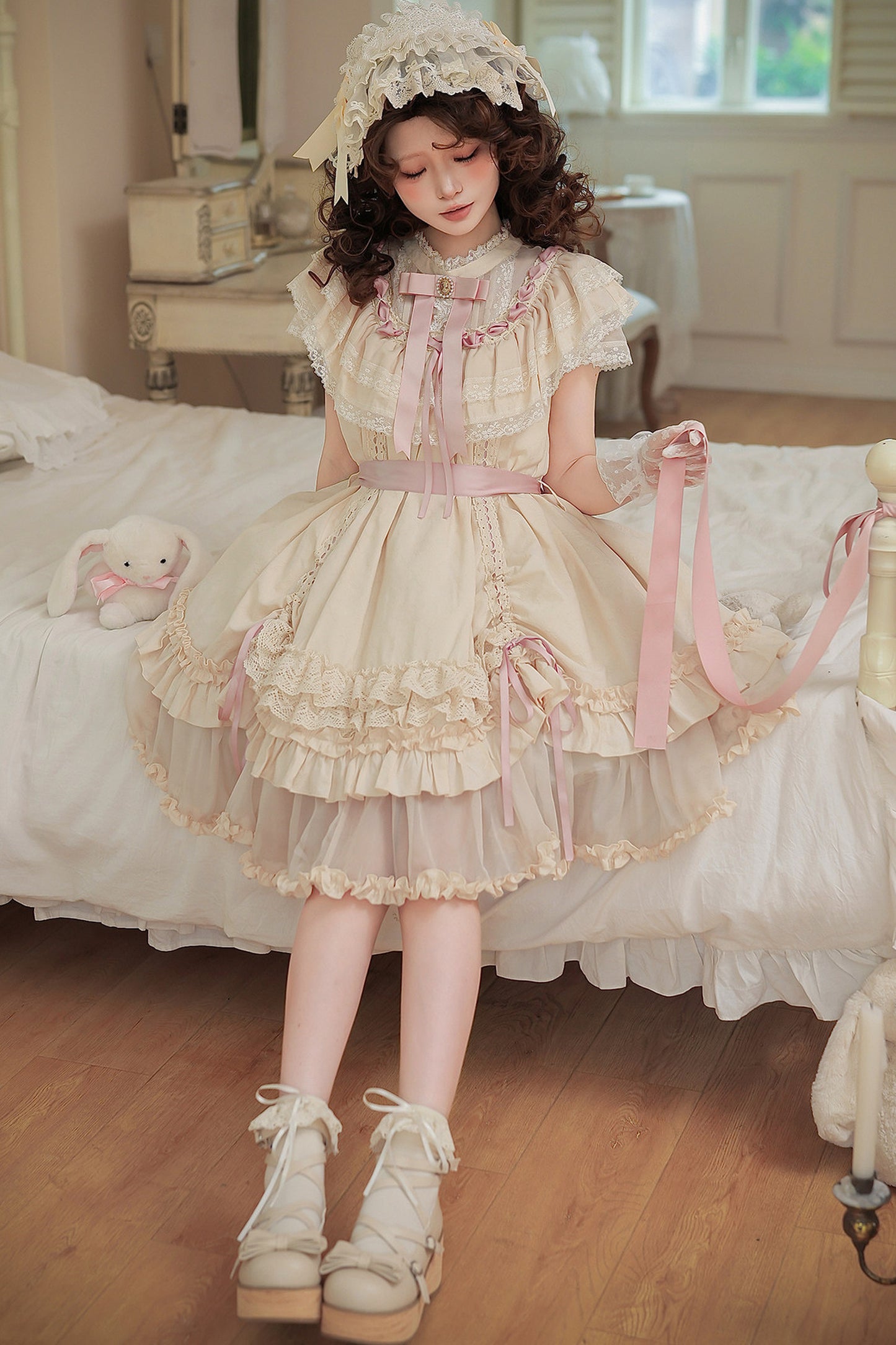 Milchtee-rosa Lolita-Kleid mit Puppen-Rüschen