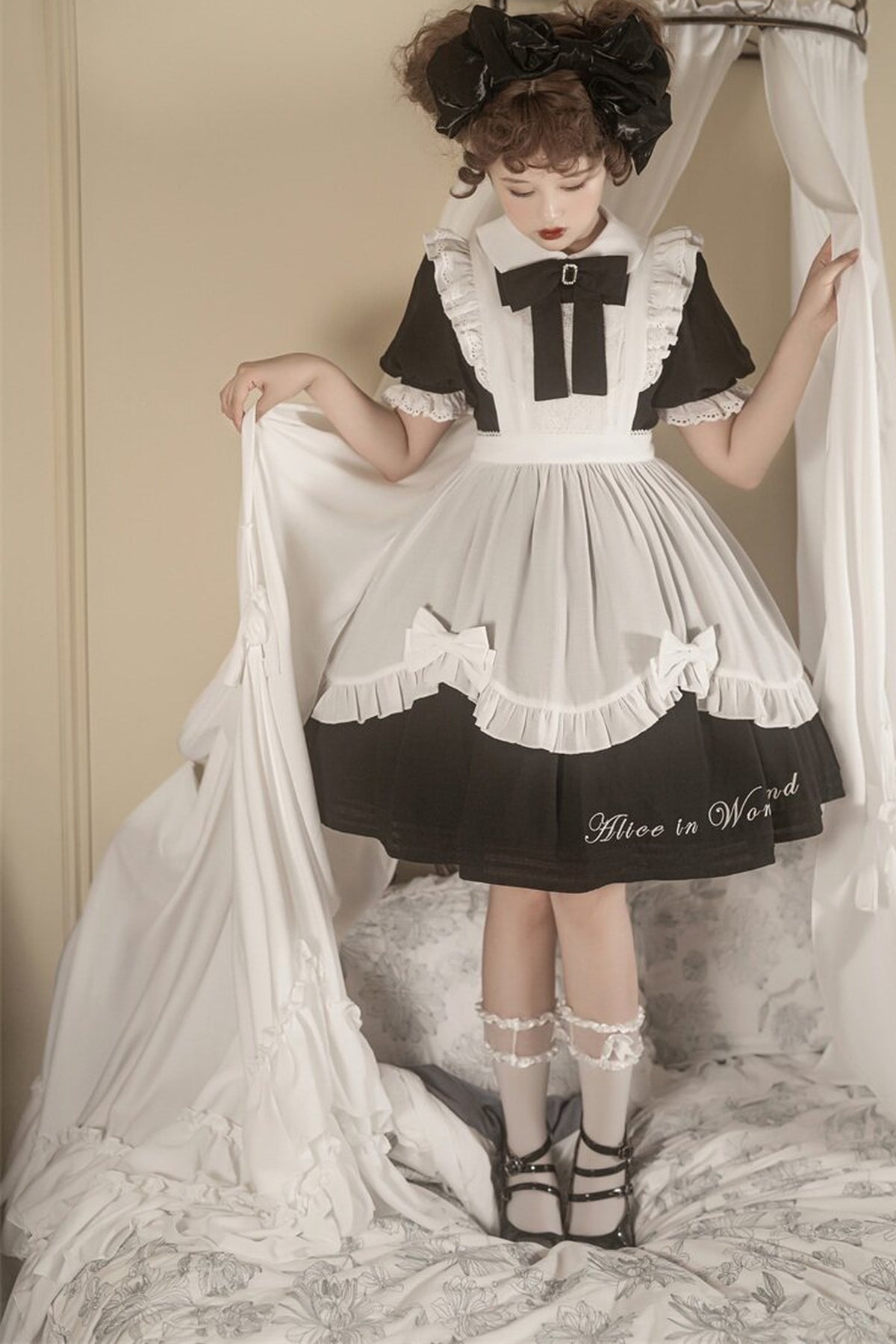 Wonderland Alice Short Sleeve One-Piece Dress