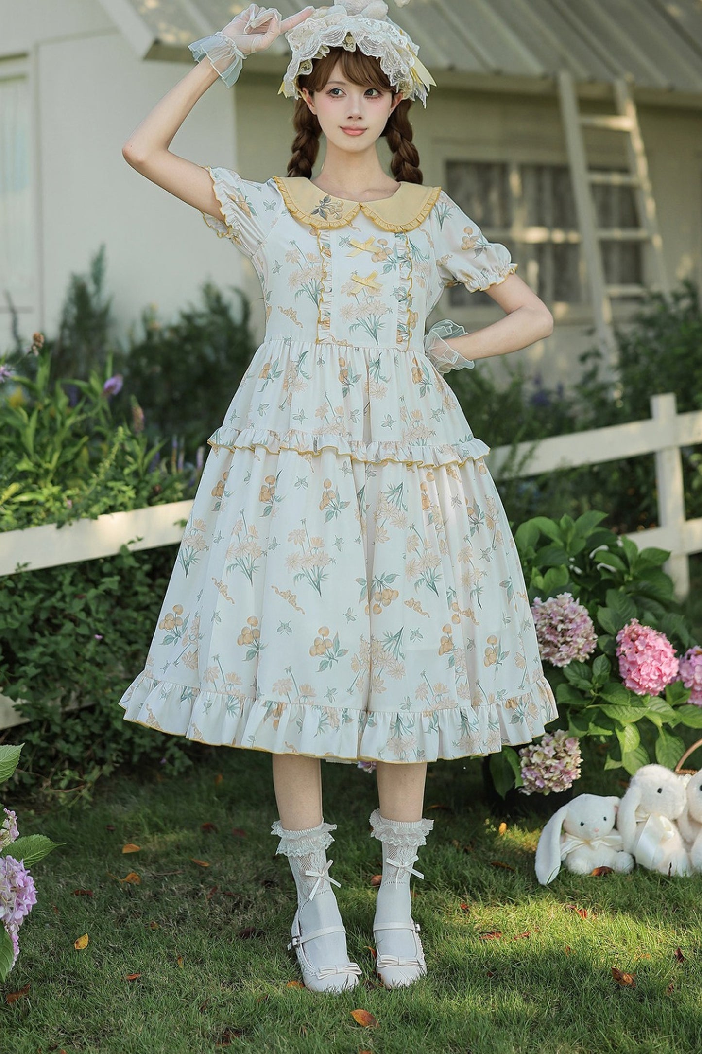 Kleid mit pastoralem Blumenprint und Bubikragen