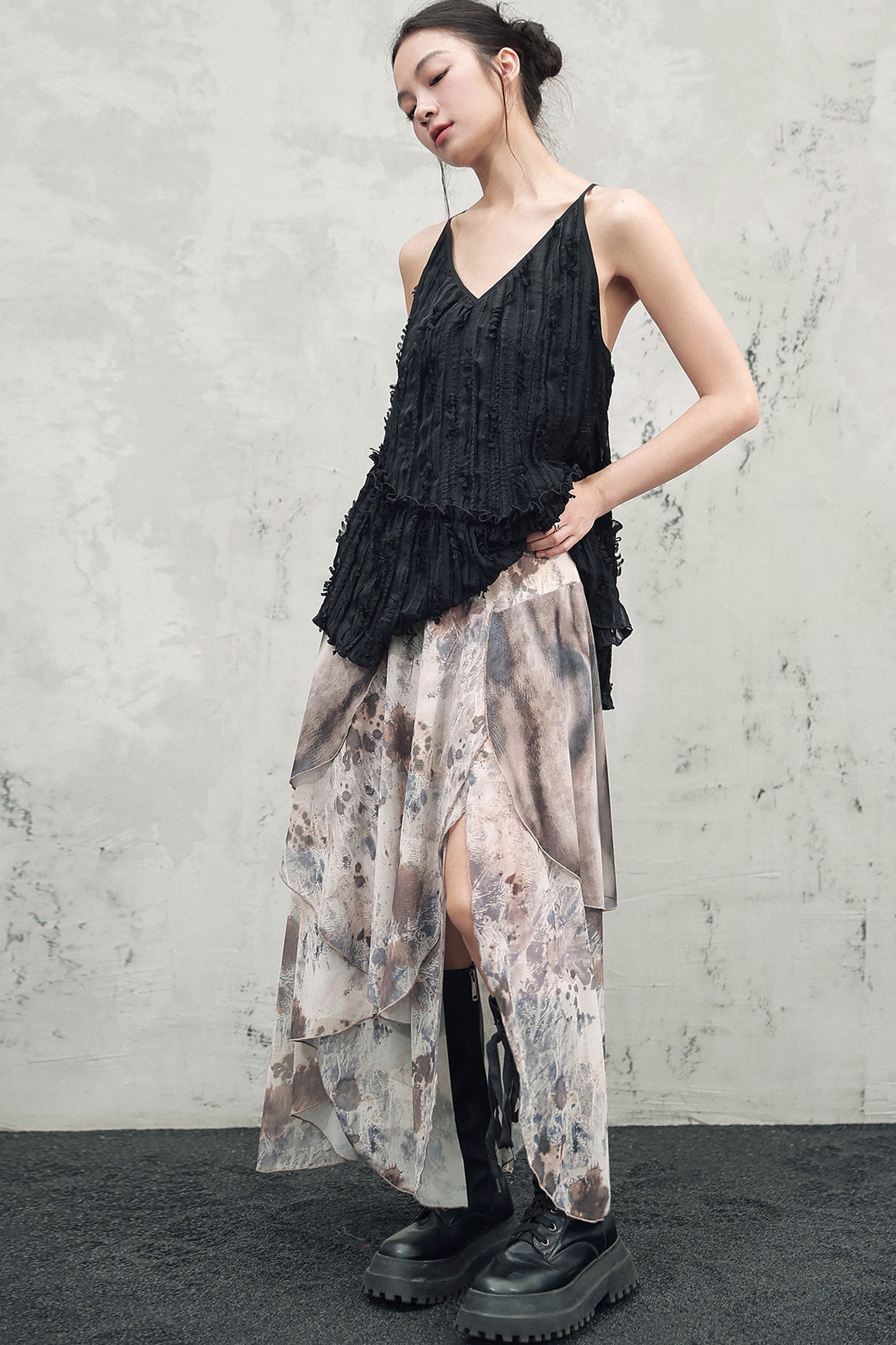 Asymmetrischer Rock mit Druck