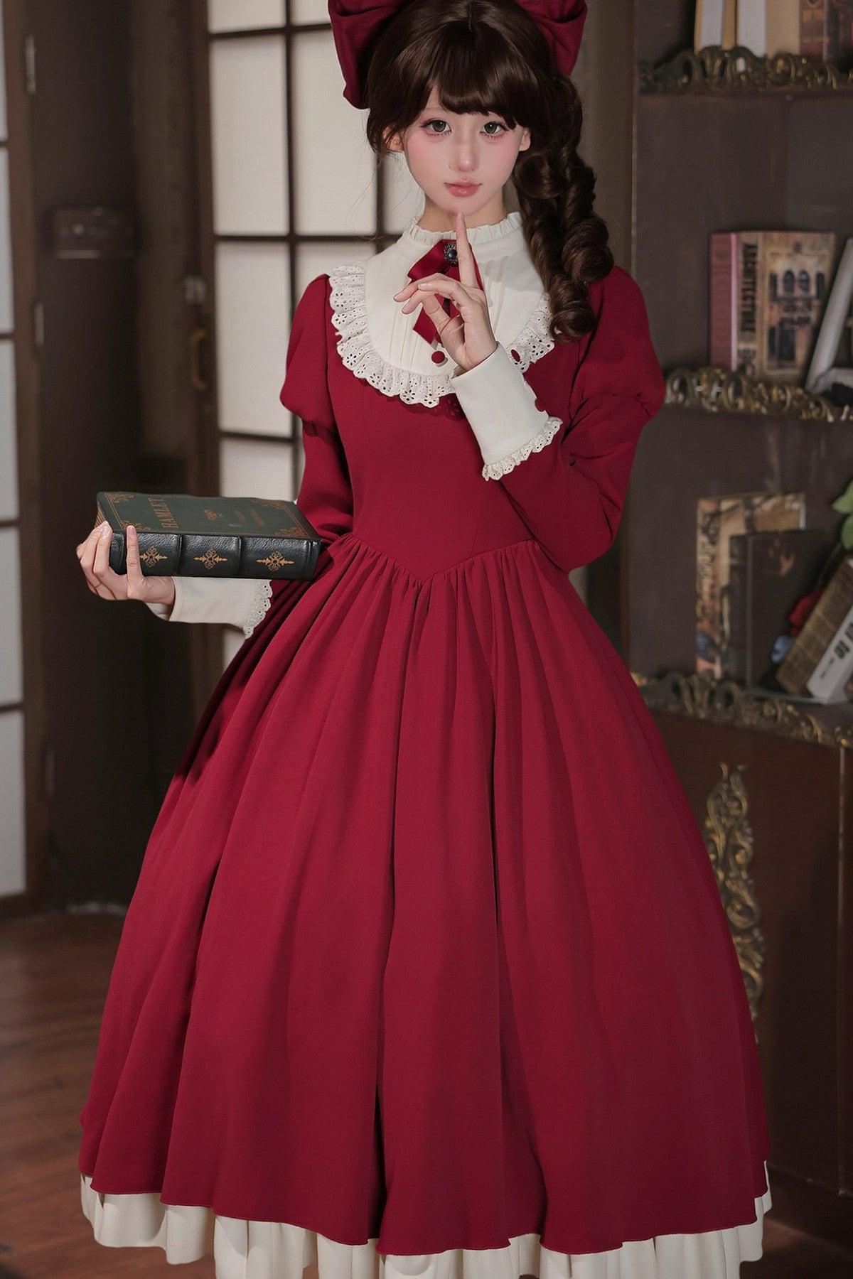 Robe tablier de soubrette à col montant