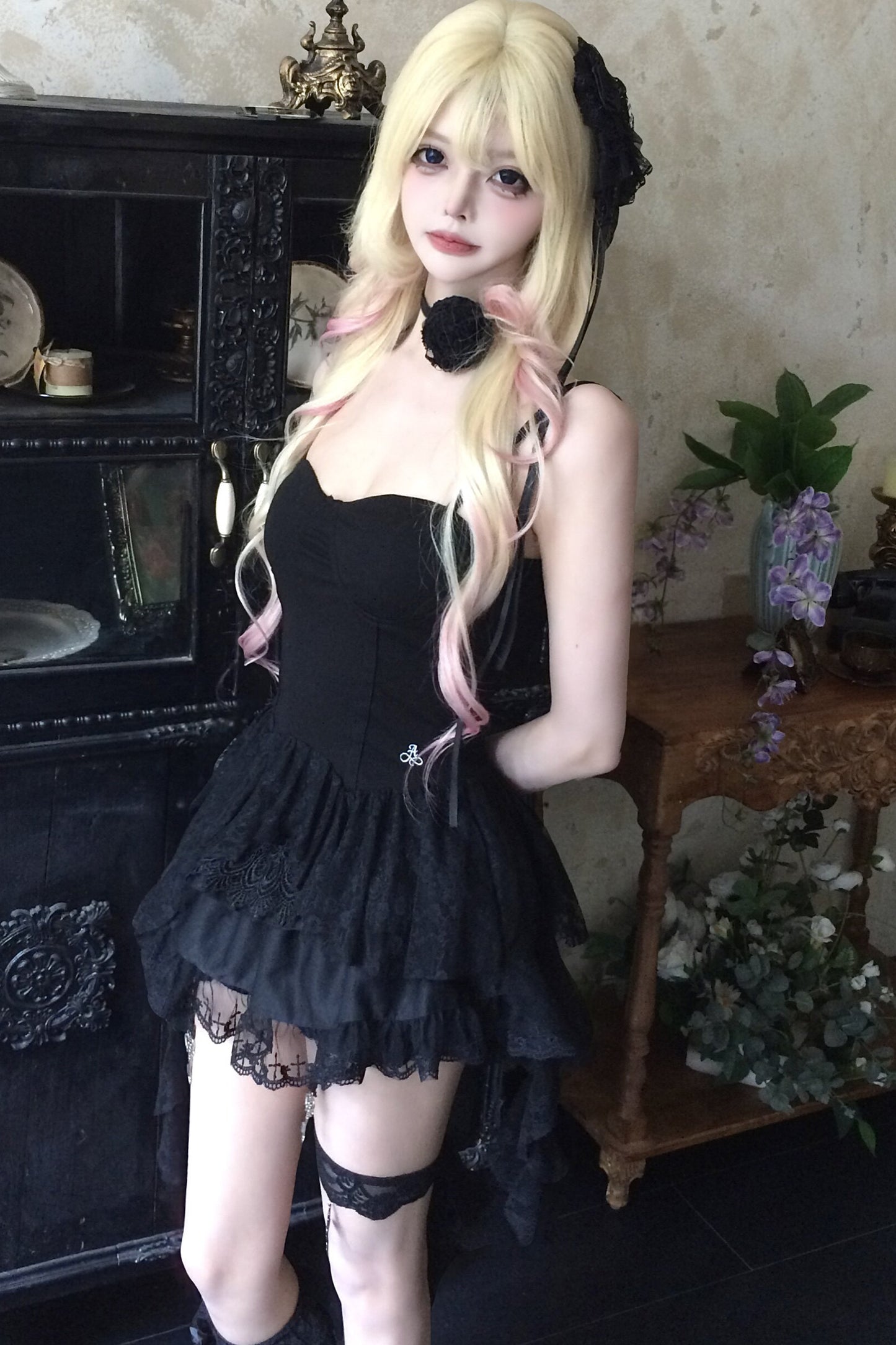 Schwarzes Spitzen-Tube-Top-Kleid mit freiem Rücken und Bindeband