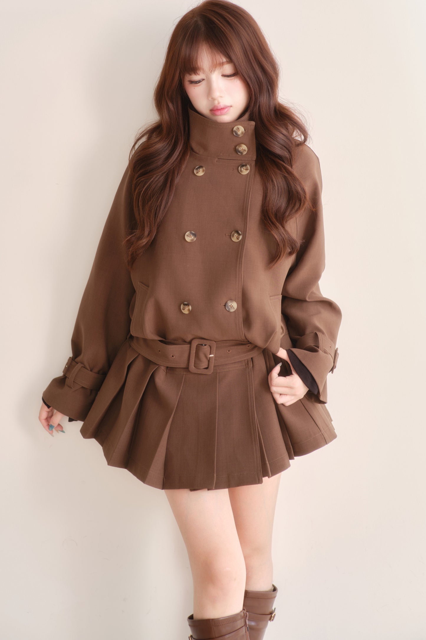 Giacca trench con cintura e orlo plissettato