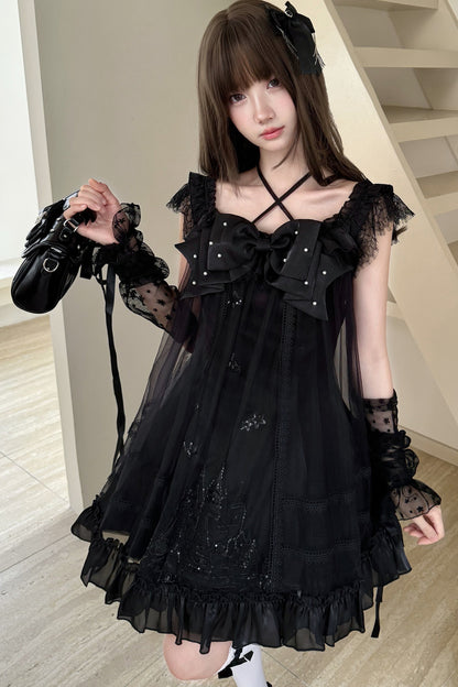 Vestido gótico con lazo de perlas y tirantes cruzados