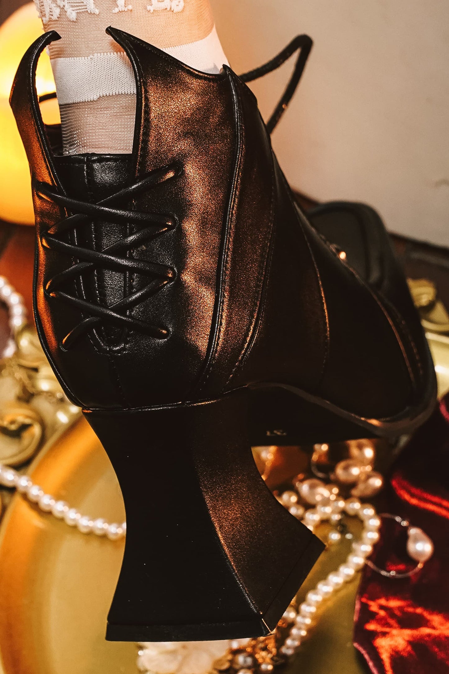 Bottines gothiques vampire à talon verre à vin