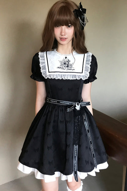 Schwarz-weißes Kleid mit Narzissenstickerei