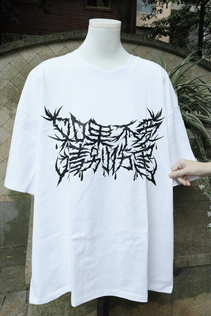 ホワイトゴシックロゴTシャツ