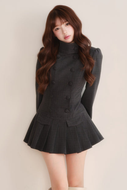 Completo abito trench plissettato a collo alto