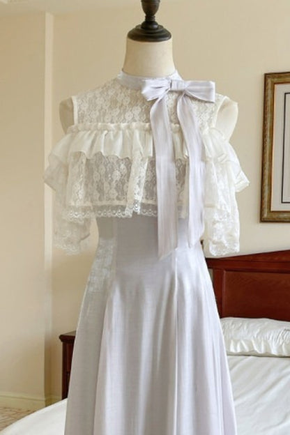 Langes schulterfreies Spitzenkleid