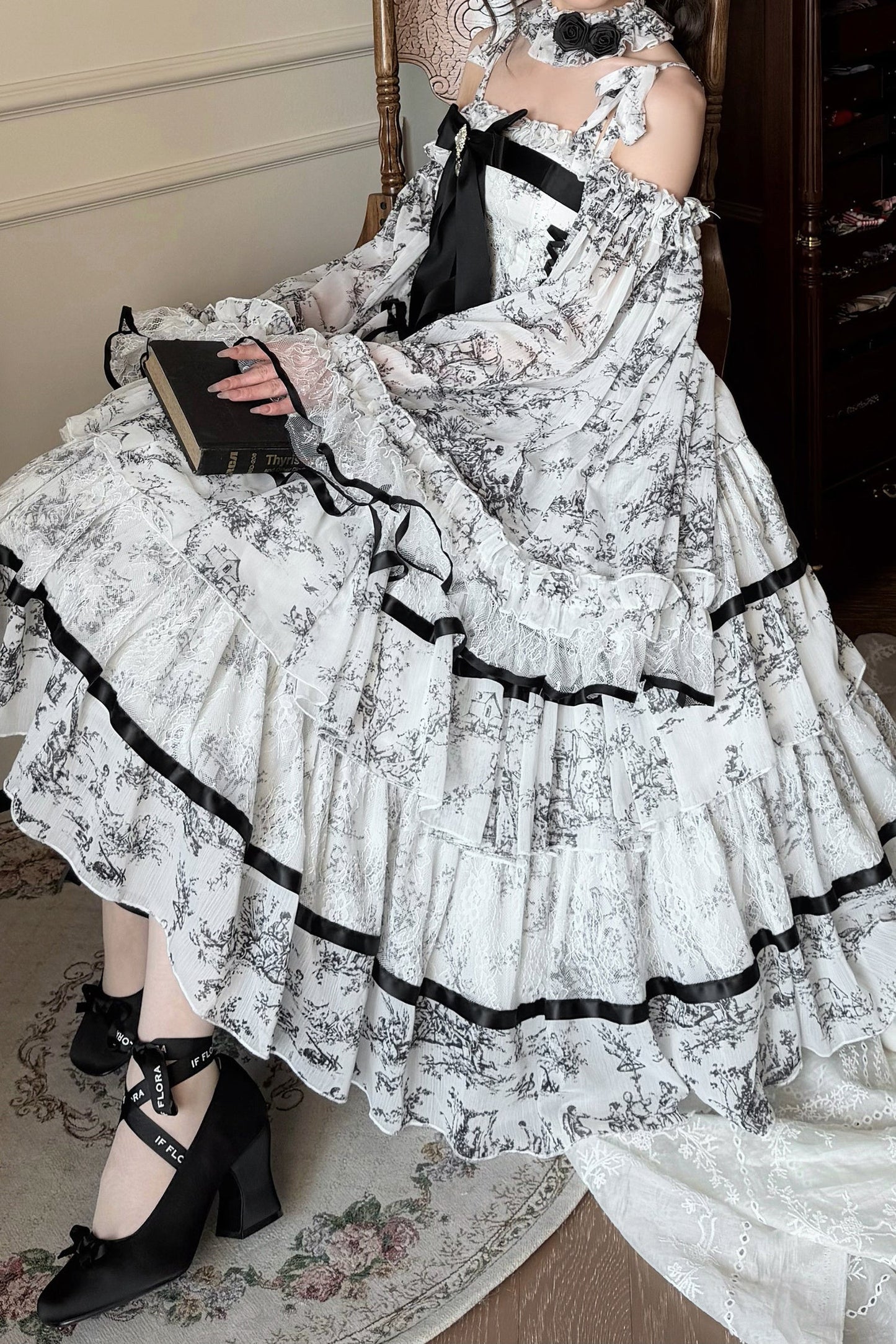 Lolita-Kleid mit Tuschewaschung und Fischgrätenmuster
