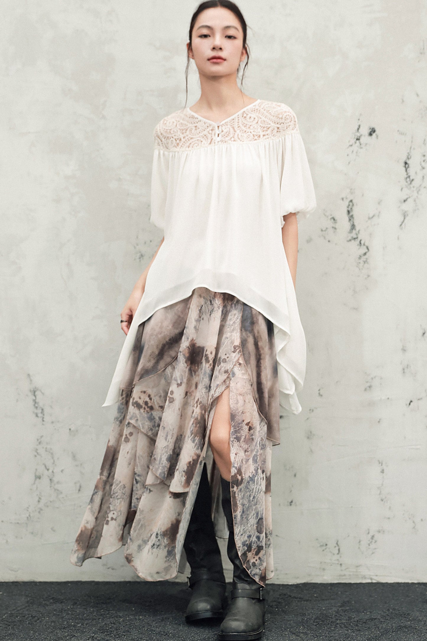 Asymmetrischer Rock mit Druck