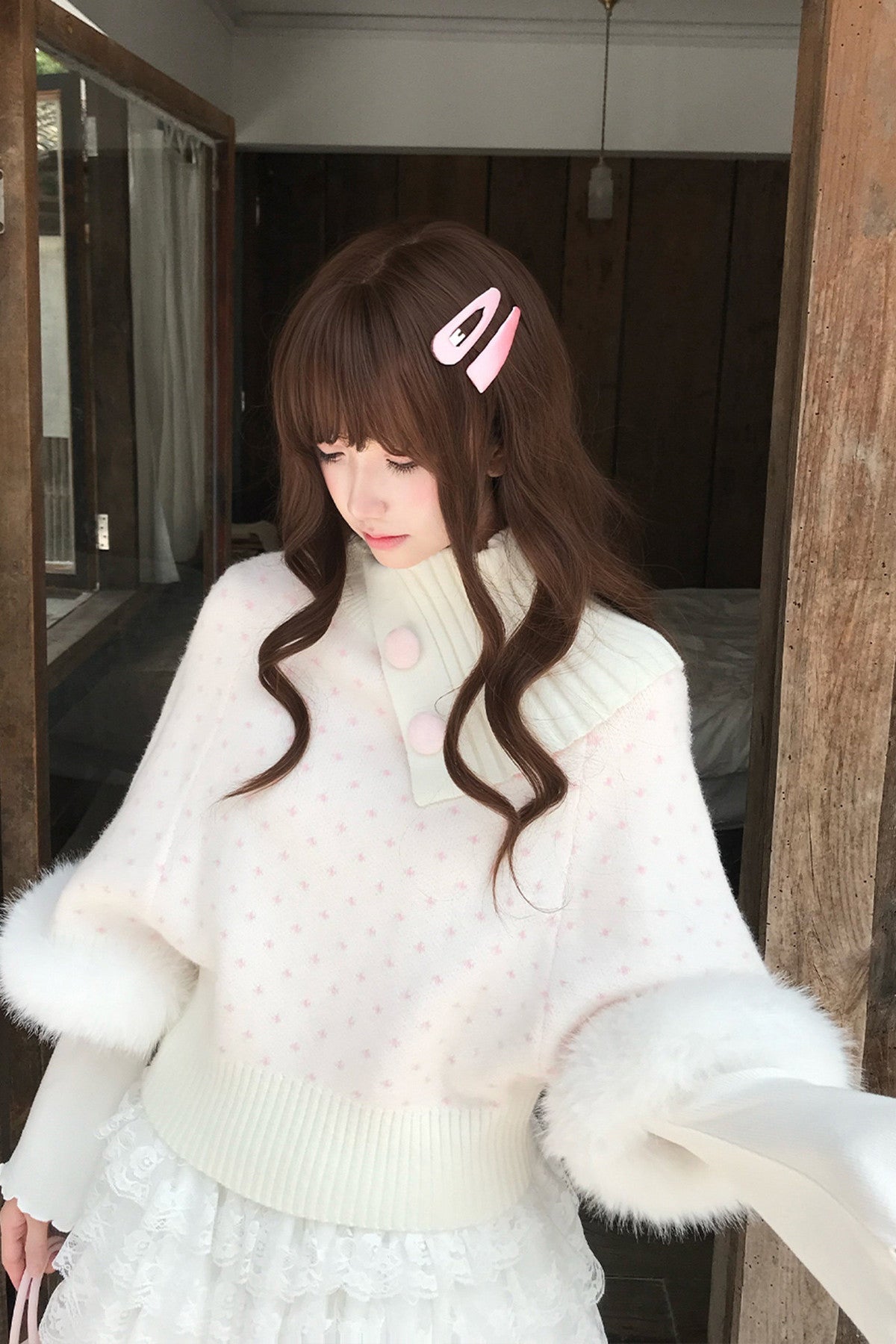 Ensemble jupe et pull cape rose en fausse fourrure