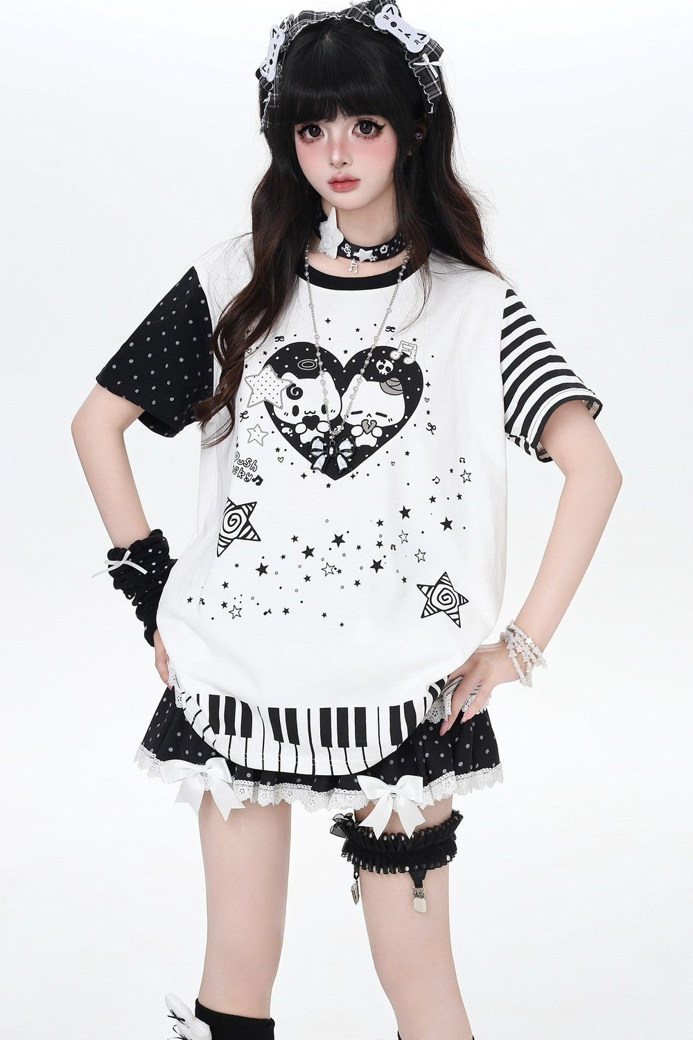 Camiseta holgada de rayas con gato y piano