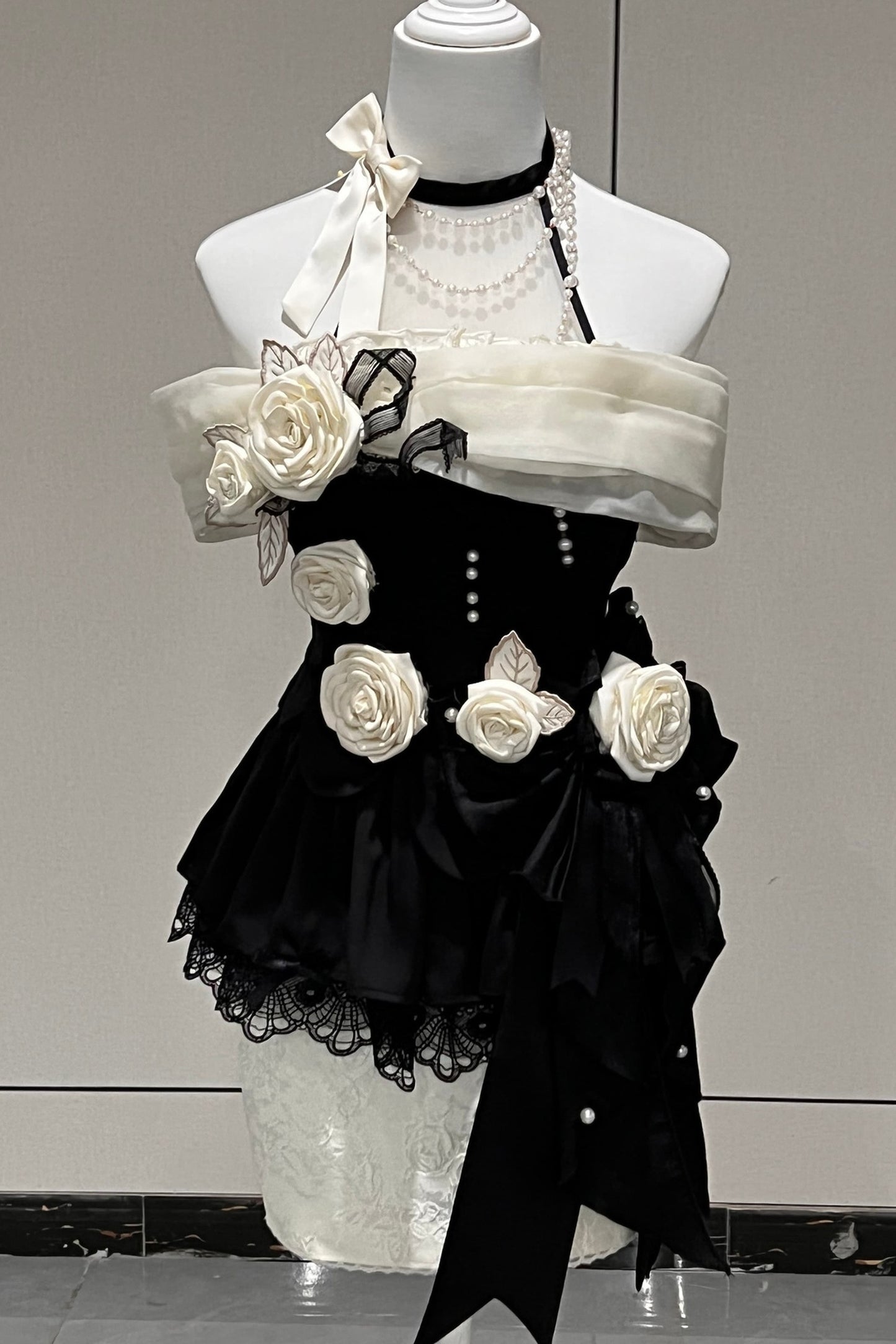 Prinzessinnen-Lolita-Kleid mit Perlen und Rosen