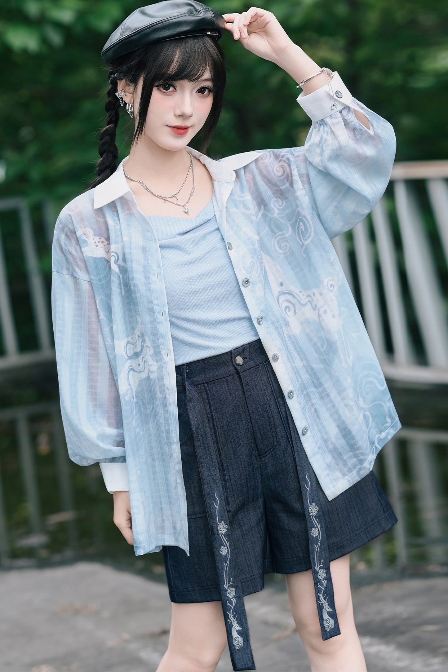 鹿刺繍リボンデニムショートパンツ