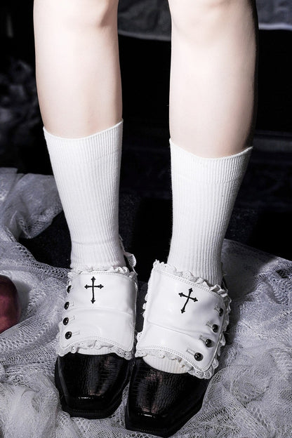 [Reservierungsschluss 24. Mai] Gothic-Lolita-Prinzenschuhe mit Spitzenbesatz und Kreuzdetail