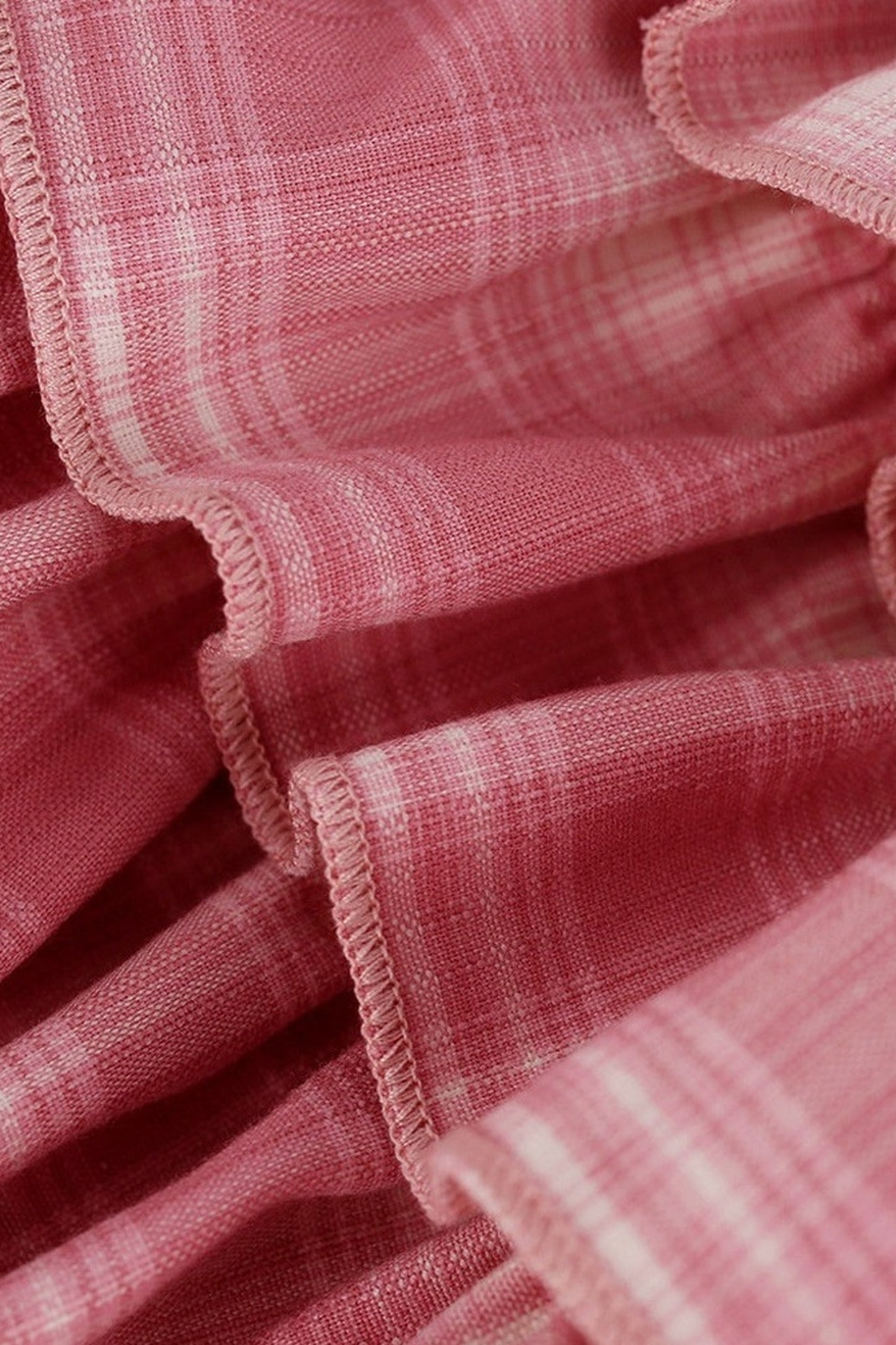 Rosa Oberteil im College-Stil + Stufenrock mit Schleife