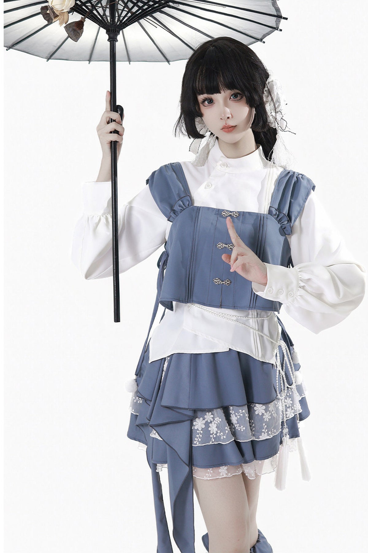 Blaues neues Set aus chinesisch inspiriertem, mehrlagigem asymmetrischem Hemd und langem Rock