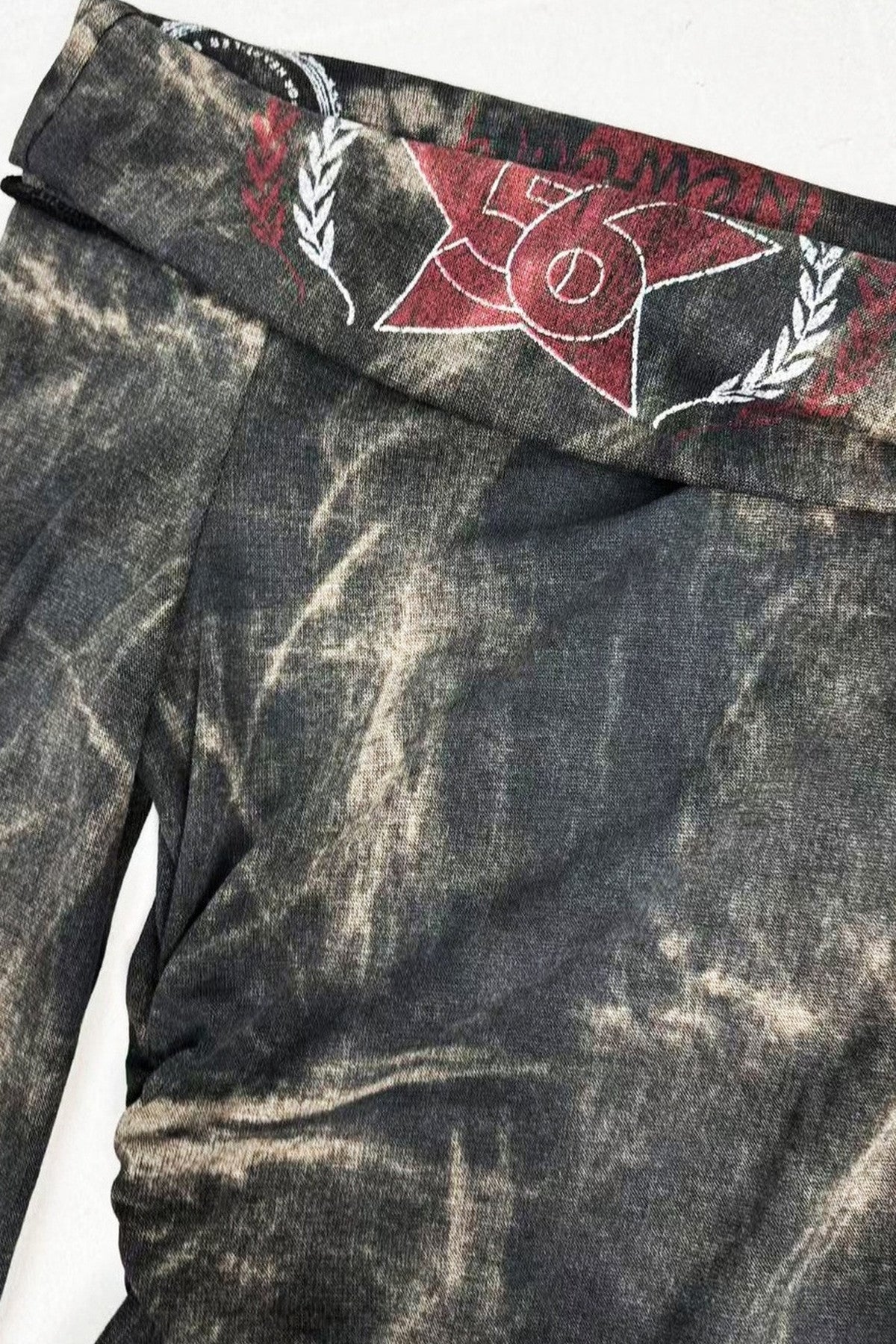 Batik-Schulterfreies Langarm-Oberteil