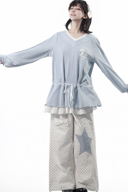 Hellblaues Pony-Jacke-und-Polka-Dot-Hosen-Set