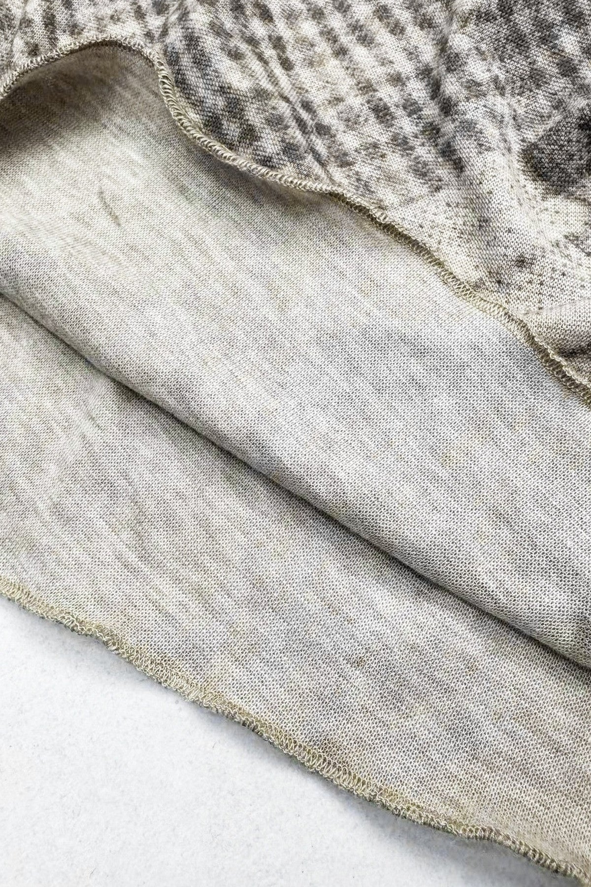 Tee-shirt épaules dénudées à carreaux avec croix en strass