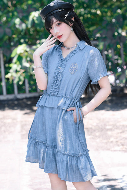 Asymmetrisches Chiffonkleid mit Spitze