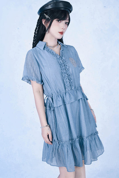 Asymmetrisches Chiffonkleid mit Spitze