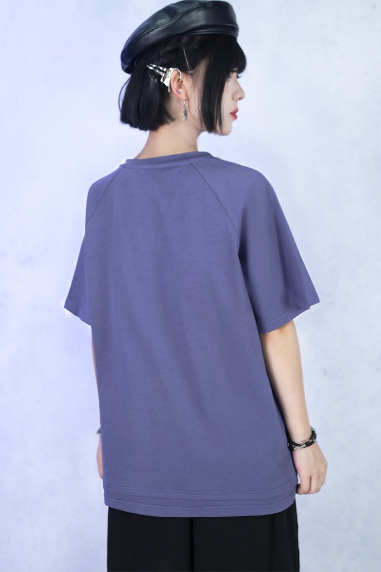 Lila Grafik-T-Shirt mit Fantasiehirsch
