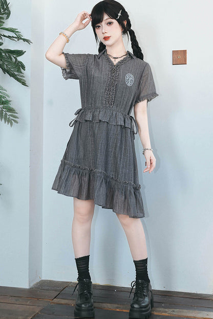Asymmetrisches Chiffonkleid mit Spitze