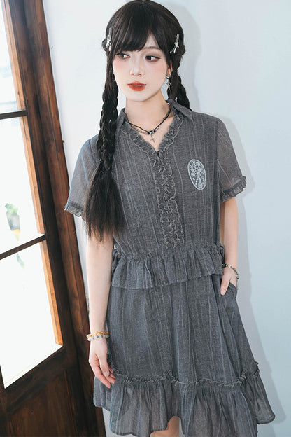 Asymmetrisches Chiffonkleid mit Spitze