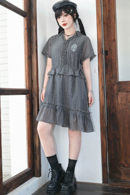 Asymmetrisches Chiffonkleid mit Spitze