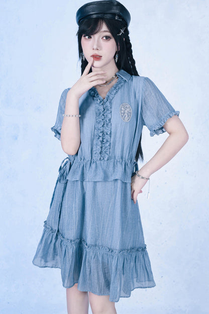 Asymmetrisches Chiffonkleid mit Spitze