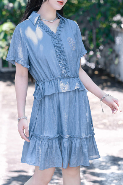 Asymmetrisches Chiffonkleid mit Spitze