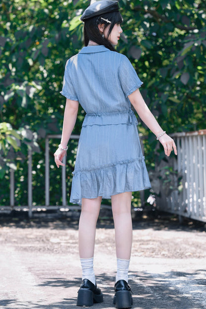 Asymmetrisches Chiffonkleid mit Spitze