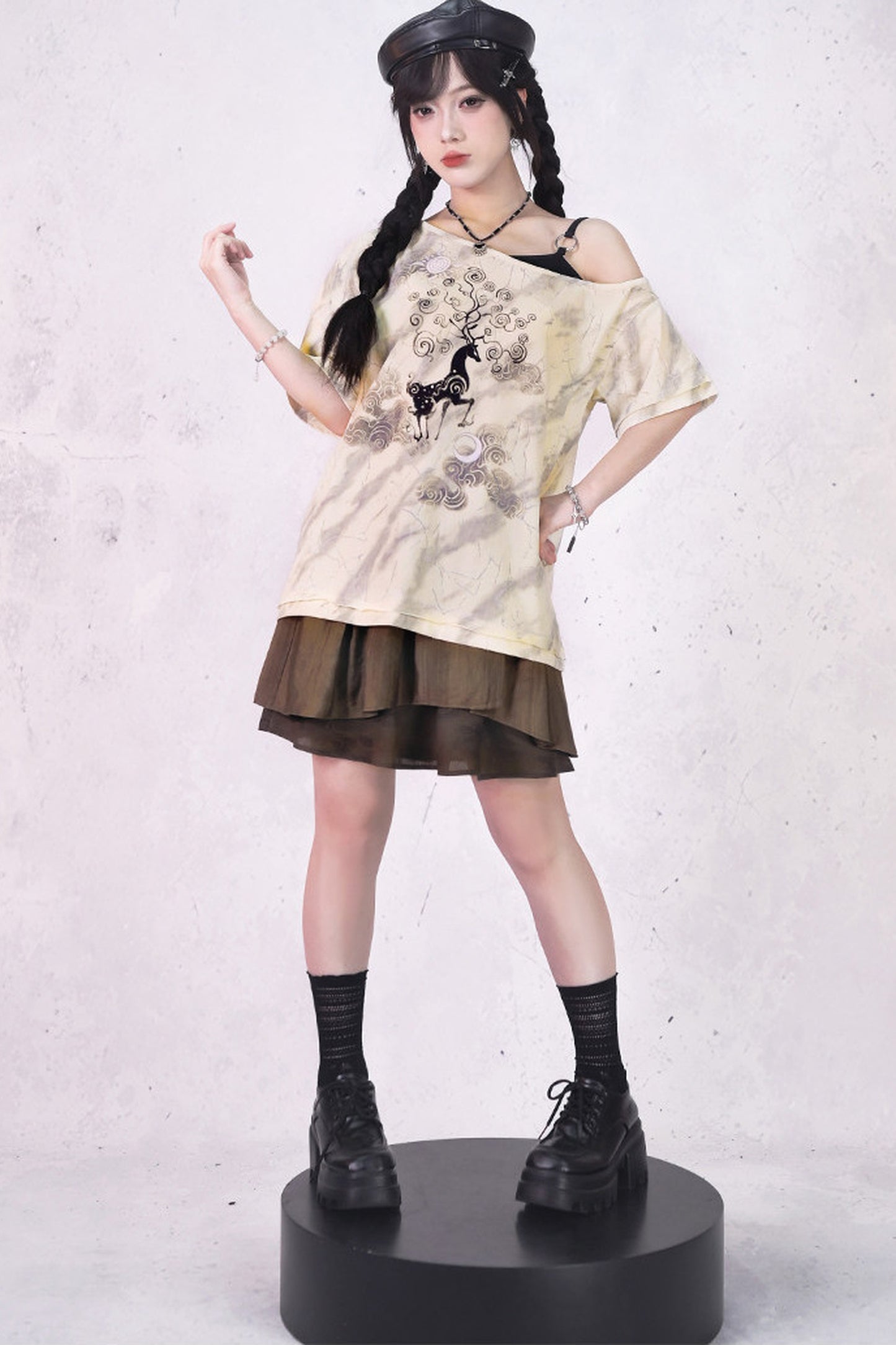 小鹿プリントオフショルTシャツ