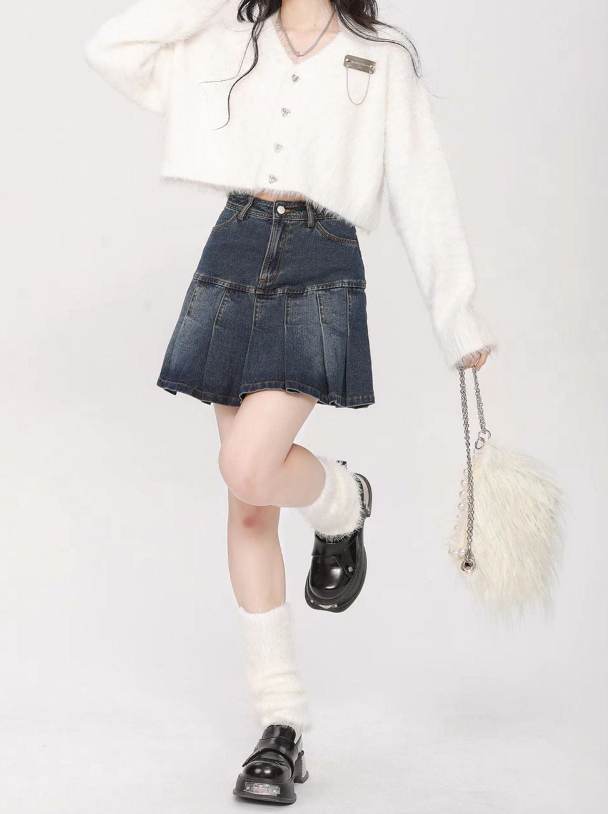 Milky Short V-Neck Loose Knit Cardigan