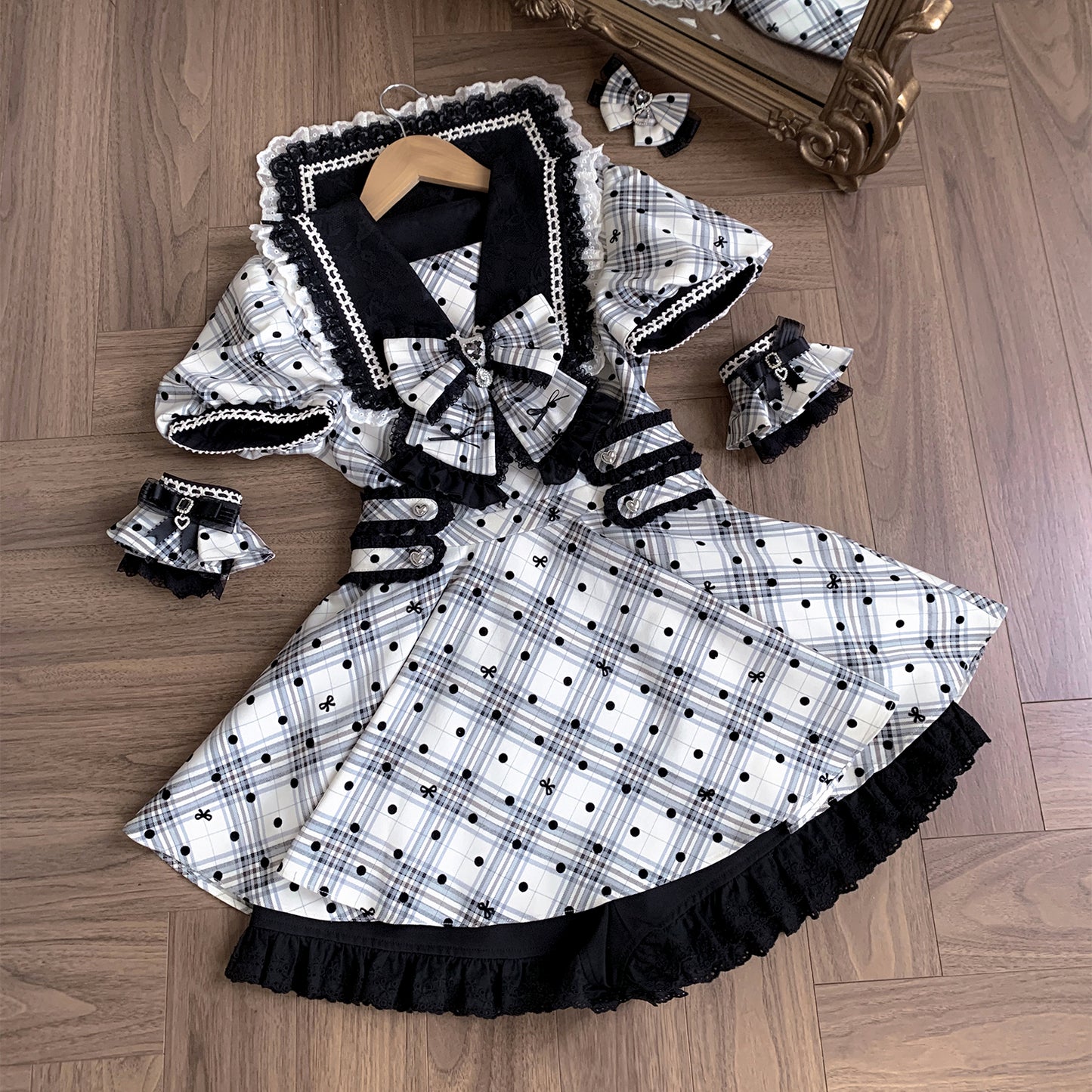 [Reservation deadline August 1] Dot lace sailor dress setup + accessories