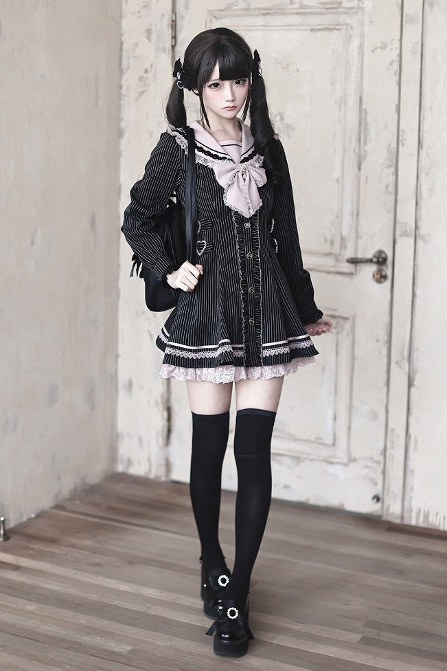 [Reservierungsschluss 29. September] Pink-schwarz gestreiftes langärmeliges Matrosenkleid mit Rüschen + Shorts + Schmuck-Fliege-Set