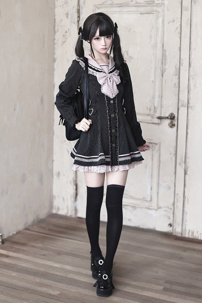 [Reservierungsschluss 29. September] Pink-schwarz gestreiftes langärmeliges Matrosenkleid mit Rüschen + Shorts + Schmuck-Fliege-Set