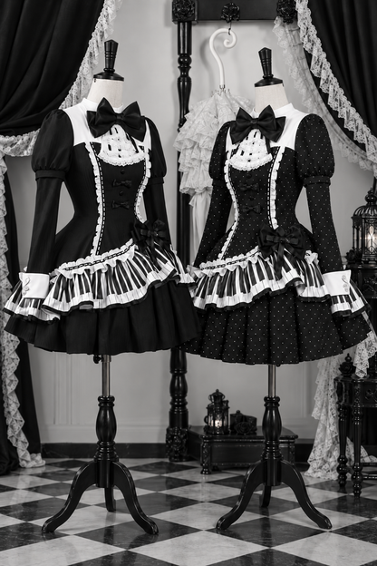 [Reservierungsschluss 22. Oktober] Schwarz gepunktetes Gothic-Lolita-Rüschenkleid mit asymmetrischem Design, Klaviertasten- und Musiknotenmotiv sowie Klaviertasten-Spitzenfliege